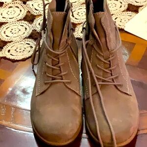 Women’s earth origins ankle booty with zipper BNWOT